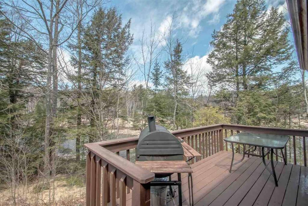 Апартаменти Relaxing Riverside Retreat - Storyland, Attitash, North Conway Бартлетт Екстер'єр фото