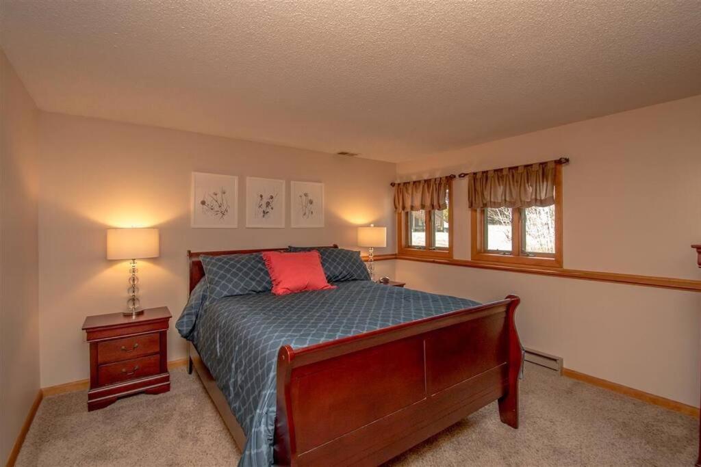 Апартаменти Relaxing Riverside Retreat - Storyland, Attitash, North Conway Бартлетт Екстер'єр фото