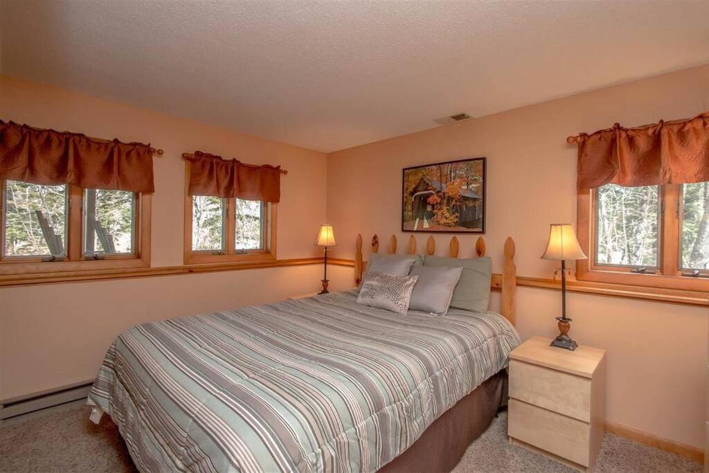 Апартаменти Relaxing Riverside Retreat - Storyland, Attitash, North Conway Бартлетт Екстер'єр фото